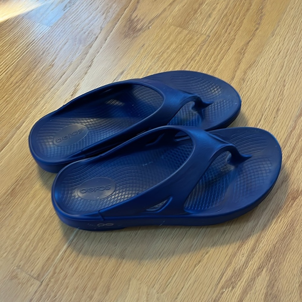 OOFOS OOriginal Sandal in navy blue Lightweight Sports Recovery Footwear w10 M8 - Picture 2 of 7